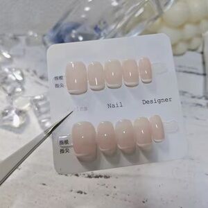 Minimalist White French Press Short Nails | Glamor Reusable Nails